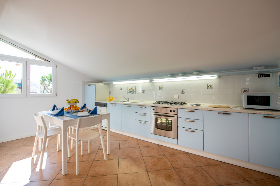 Cucina attrezzata di uno degli appartamenti